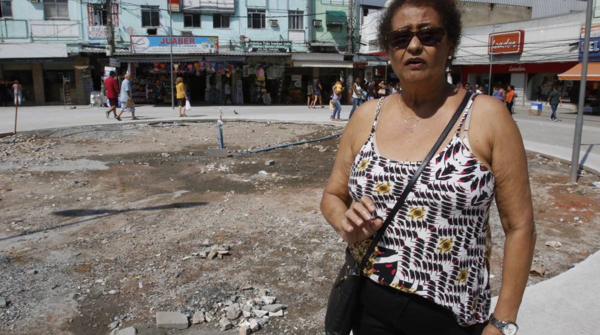 Rio de Janeiro - RJ - 30/04/2019 - policia - Operaçao policial retira Waguinho do cargo de prefeito de Belford Roxo - na foto, Dona Teodolinda Lima, na Praça Joaquim Batista, no centro de Belford Roxo - Foto Reginaldo Pimenta / Agencia O Dia