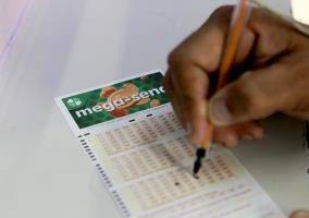 Mega-Sena acumula e prêmio principal vai para R$ 8 milhões