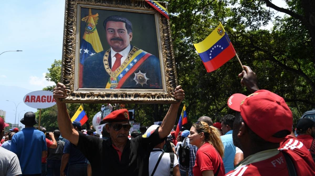 Apoiadores do presidente Maduro fazem manifestação no dia 1º de maio