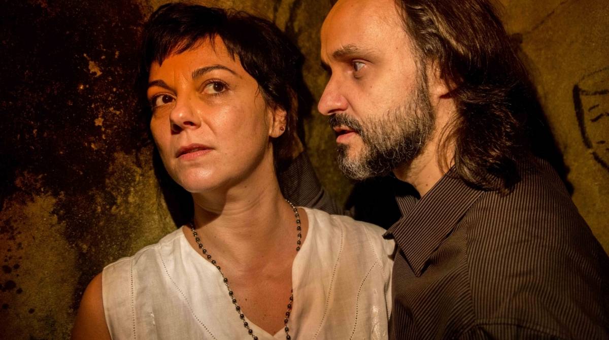 Cena da peça \'Milagre na Cela\'