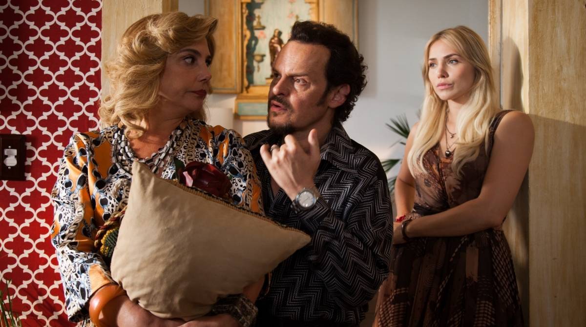 Socorro (Heloísa Perissé), Olegário (Matheus Nachtergaele) e Marylin (Letícia Colin)