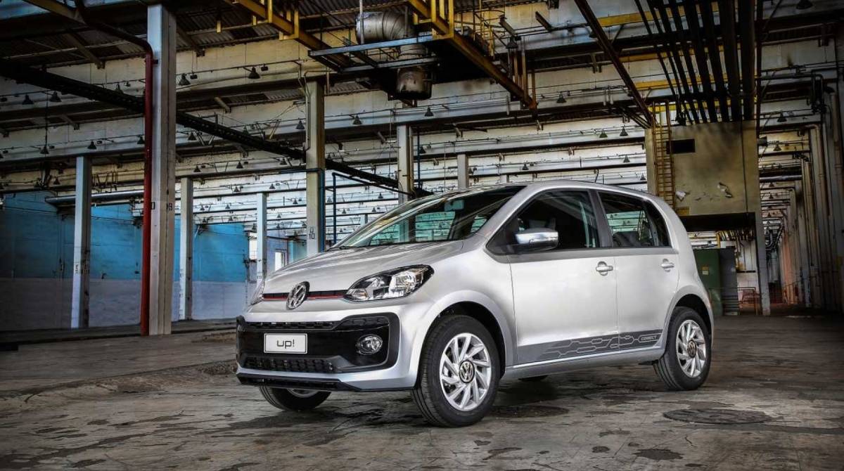 Dianteira e lateral da versão Connect do Volkswagen Up!
