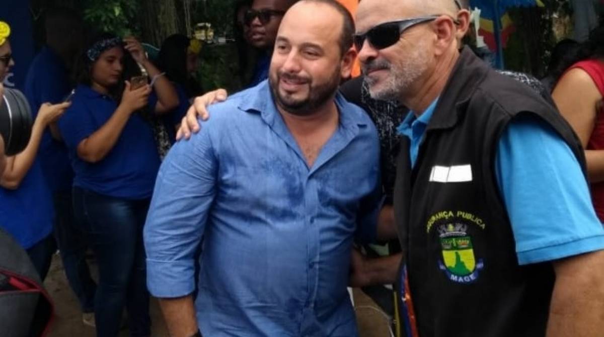 O prefeito de Mag&eacute;, Rafael Tubar&atilde;o (PPS) e o secret&aacute;rio Renato de Abreu