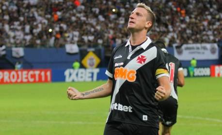 Vasco não cumpre acordo com ex-atacante e corre risco de sofrer transferban