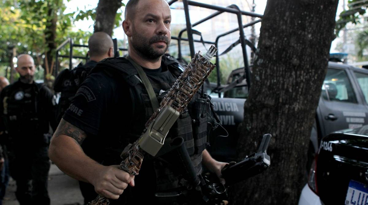 Rio de Janeiro - 06/05/2019 - Foi apresentada na DH da Barra o material apreendido na Opera&ccedil;&atilde;o no Complexo da Mar&eacute;. Foto: Luciano Belford/Ag&ecirc;ncia O Dia
