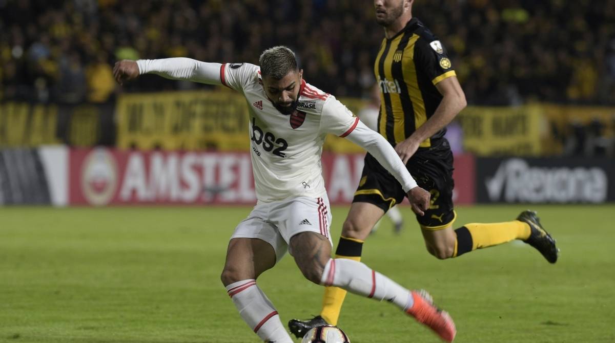 Gabigol perdeu boas oportunidades de marcar contra o Pe&ntilde;arol - AFP