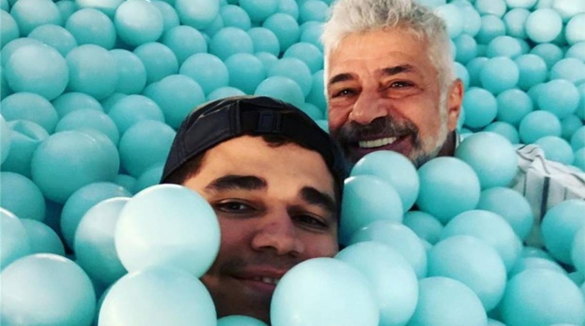 Clebson Teixeira e Lulu Santos se divertem em piscina de bolinhas em Nova York
