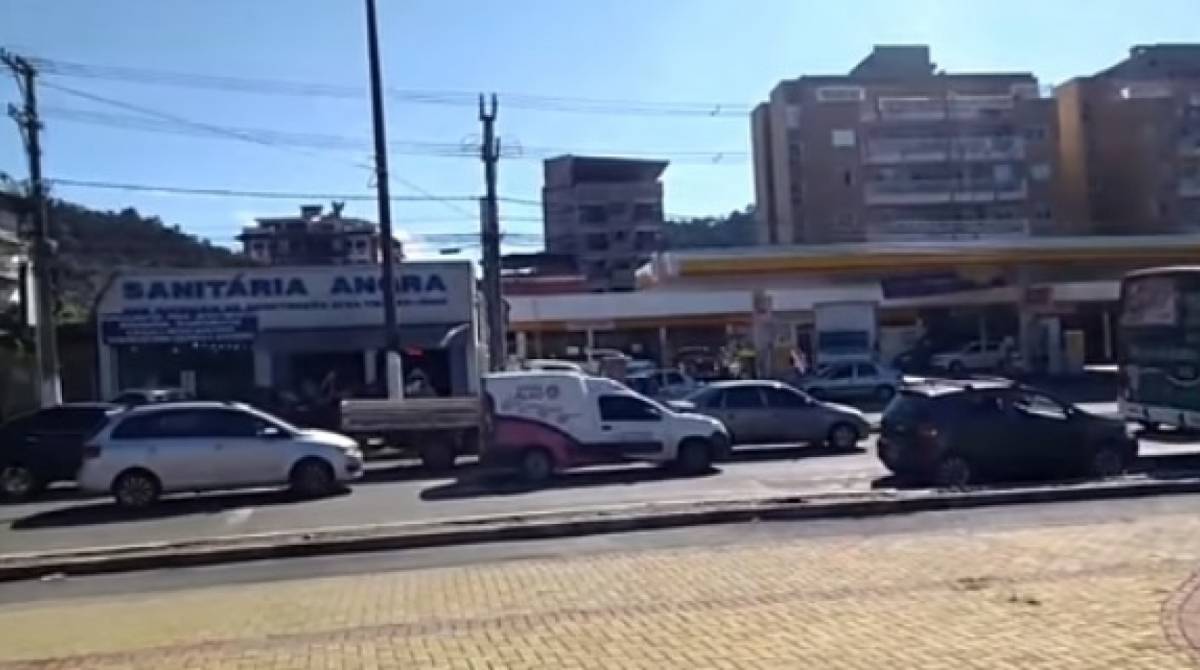 angra do s reisPassageiros que estavam em um &ocirc;nibus que passava pela BR-101 ficaram no meio do fogo cruzado 