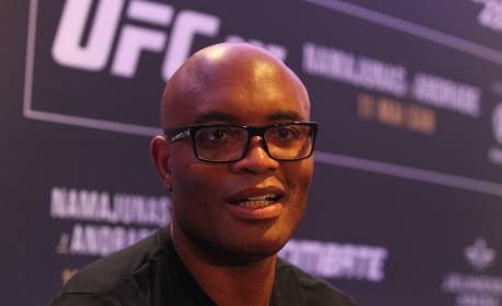 Anderson Silva não descarta voltar a lutar MMA: 'Eu não me aposentei'