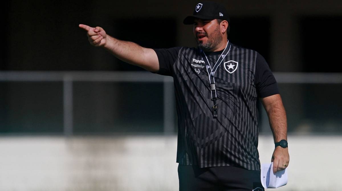 T&eacute;cnico do Botafogo, Eduardo Barroca est&aacute; confiante numa boa atua&ccedil;&atilde;o em Belo Horizonte - VITOR SILVA/BOTAFOGO