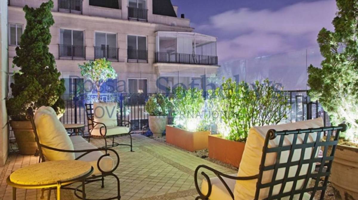 Luciana Gimenez tenta vender triplex desde o ano passado