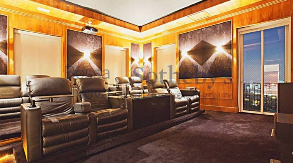 Luciana Gimenez tenta vender triplex desde o ano passado