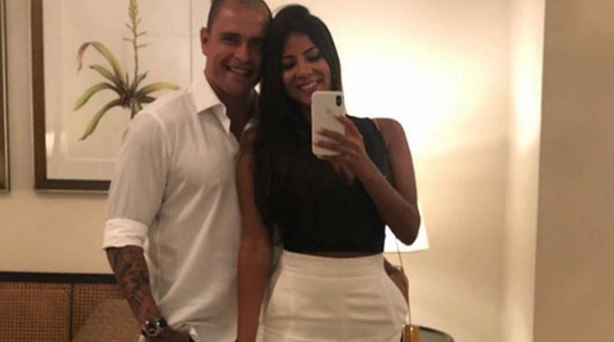 Diogo Nogueira e a namorada, a advogada JÃ©ssica Vianna