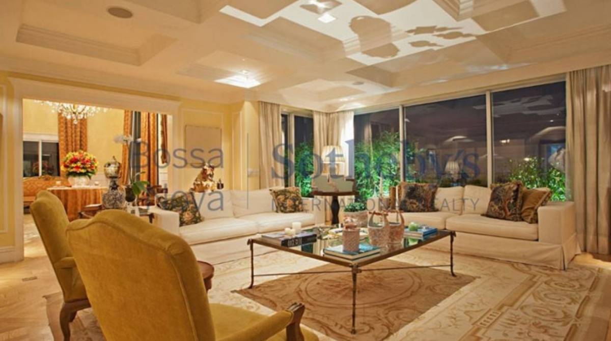 Luciana Gimenez tenta vender apartamento de luxo desde o ano passado