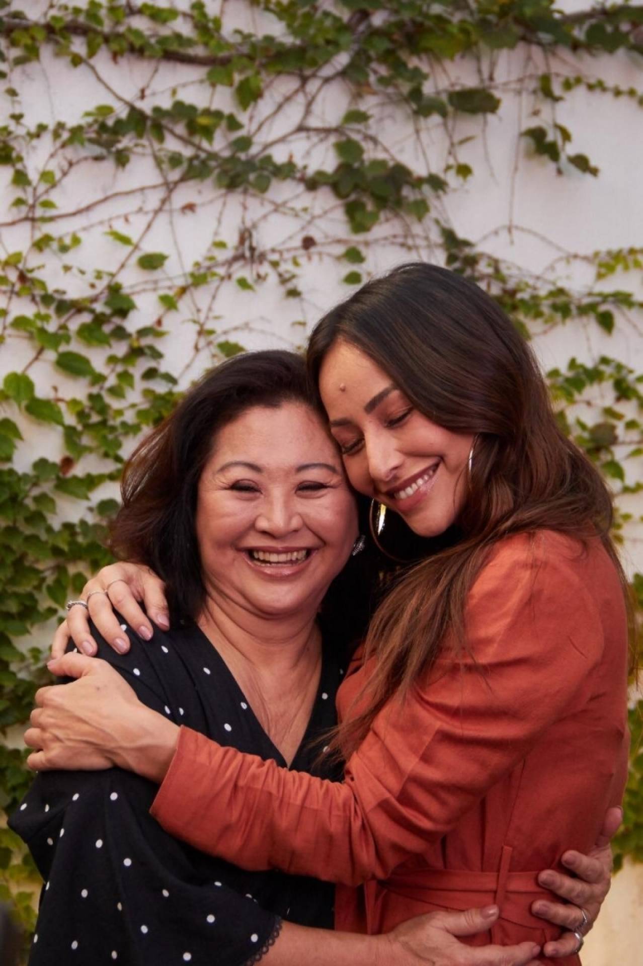 Dona Kika Sato e a filha, Sabrina Sato