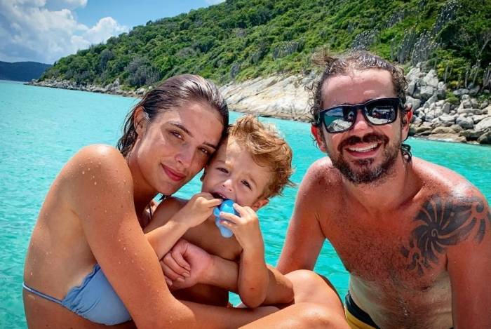 Rafa Brites com o filho, Rocco, e o marido, Felipe Andreoli - Reprodução Internet