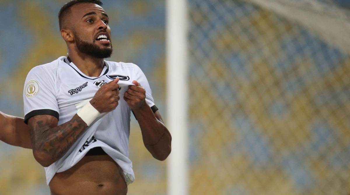 11/05/2019 - AGÊNCIA DE NOTÍCIAS/PARCEIRO - O jogador Alex Santana do Botafogo, durante comemoração do gol em partida contra a equipe do Fluminense, em jogo válido pela quarta rodada do Campeonato Brasileiro de 2019, realizado no estádio do Maracanã, Zona Norte do Rio, na tarde deste sábado (11). Foto: Marcelo Gonçalves/Parceiro/Agência O Dia - Marcelo Gonçalves/Parceiro/Agência O Dia