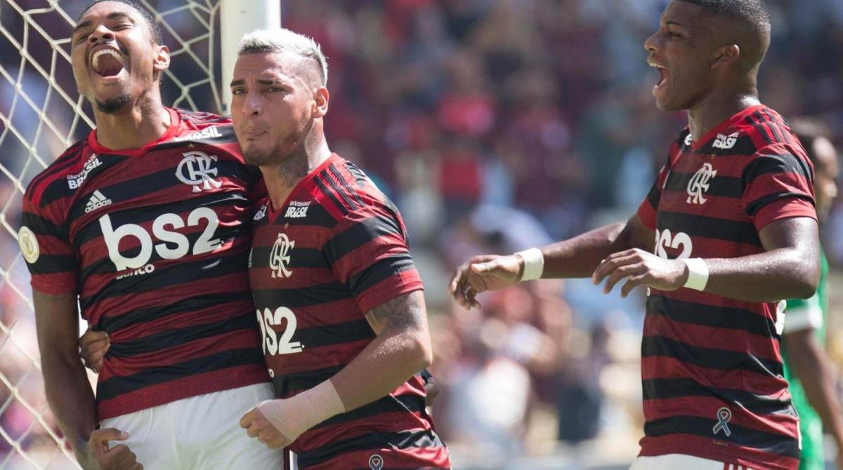 12/05/2019 - AGÊNCIA DE NOTÍCIAS/PARCEIRO - O jogador Vitinho do Flamengo, durante comemoração de gol em partida contra a equipe da Chapecoense, em jogo válido pela quarta rodada do Campeonato Brasileiro de 2019, realizado no Estádio do Maracanã, Zona Norte do Rio, na manhã deste domingo (12). Foto: Marcelo Gonçalves/Parceiro/Agência O Dia