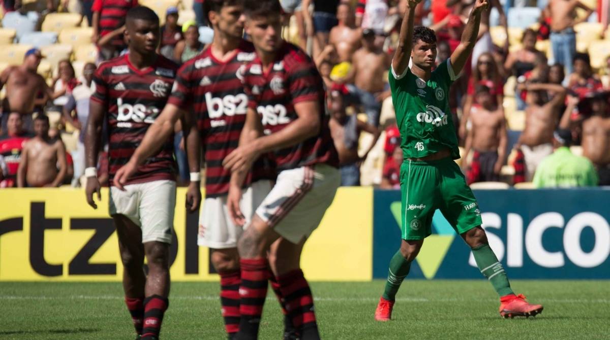 12/05/2019 - AGÊNCIA DE NOTÍCIAS/PARCEIRO - O jogador Gum do Chapecoense, durante comemoração de gol em partida contra a equipe do Flamengo, em jogo válido pela quarta rodada do Campeonato Brasileiro de 2019, realizado no Estádio do Maracanã, Zona Norte do Rio, na manhã deste domingo (12). Foto: Marcelo Gonçalves/Parceiro/Agência O Dia