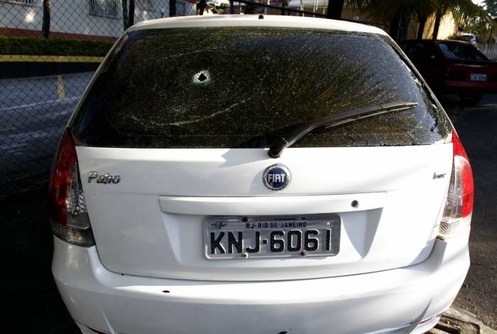 O tiro entrou pelo vidro traseiro e acertou MÃ¡rcio