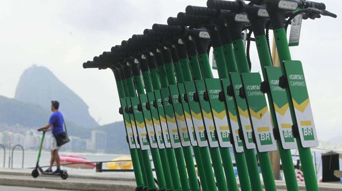 Patinetes da Tembici eram disponibilizados na orla da Zona Sul         - Estefan Radovicz / Agencia O Dia