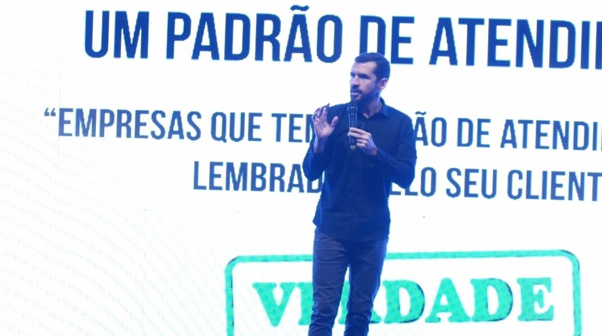 Gustavo Malavota em palestra - Divulgação