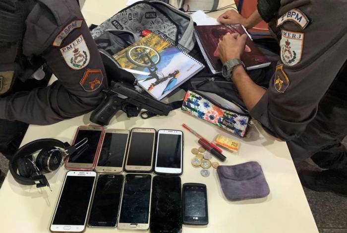 Criminosos tentaram levar 10 celulares