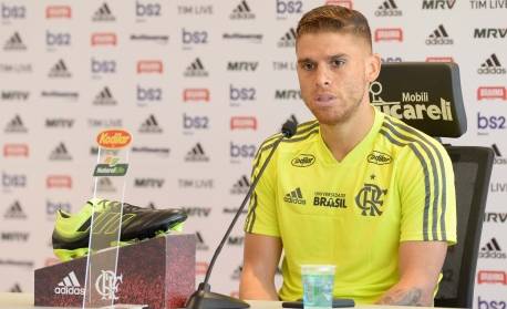 Após 'convite' de Gabigol, dirigente aborda possível volta de Cuéllar ao Flamengo