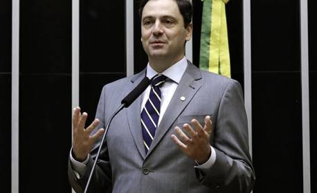 Deputado quer convidar parlamentares dos EUA para discutir bloqueio do X na Câmara