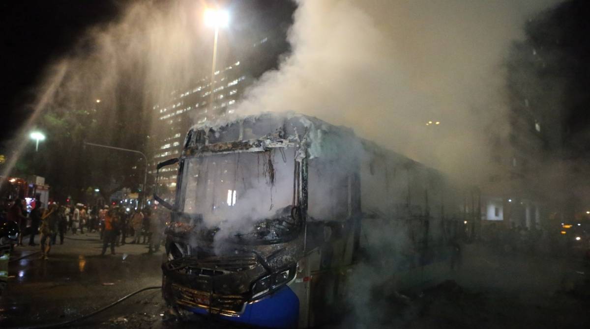 Milhares de manifestantes se re&uacute;nem para protestar contra os cortes do presidente Jair Bolsonaro (PSL) e do ministro da Educa&ccedil;&atilde;o, na tarde desta quarta(15), no Centro do Rio. Foto: Daniel Castelo Branco/Ag&ecirc;ncia O Dia