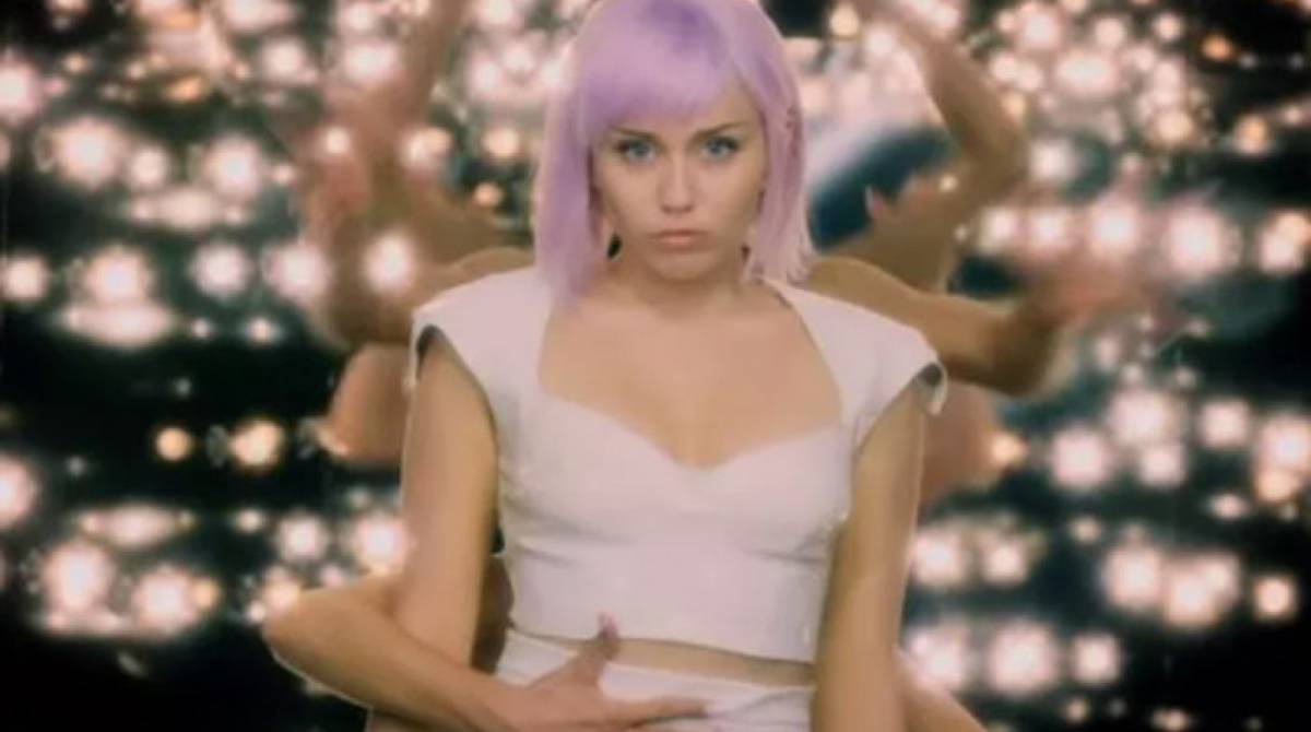 Miley Cyrus estÃ¡ na quinta temporada de 'Black Mirror' - ReproduÃ§Ã£o / Netflix