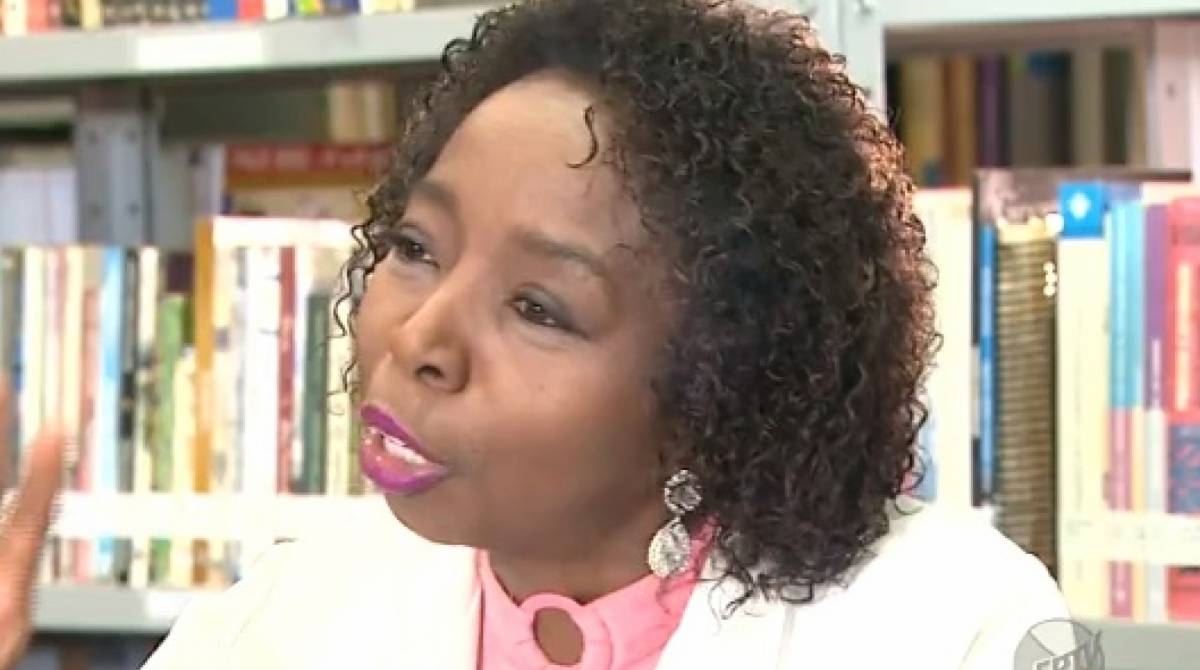 Professora Joana D'Arc ganhou notoriedade por ser de família pobre, nascida em um curtume no interior de São Paulo, e chegar a um pós-doutorado em Harvard - Reprodução/ EPTV