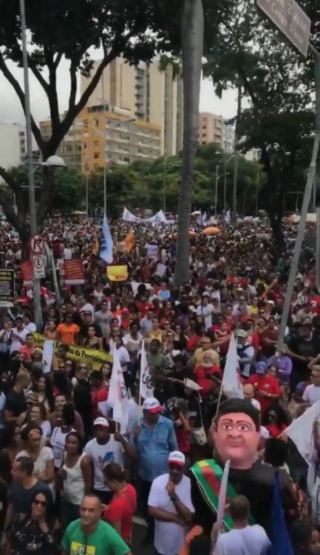 Ato contra cortes na Educação em Salvador, Bahia
