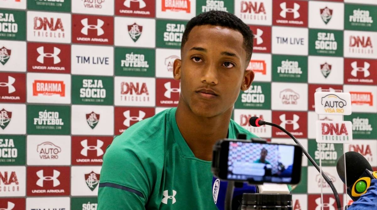 Já negociado com o Watford, João Pedro busca conselhos com Richarlison para brilhar na Inglaterra: 'Falou para eu estudar inglês' - LUCAS MERÇON / FLUMINENSE