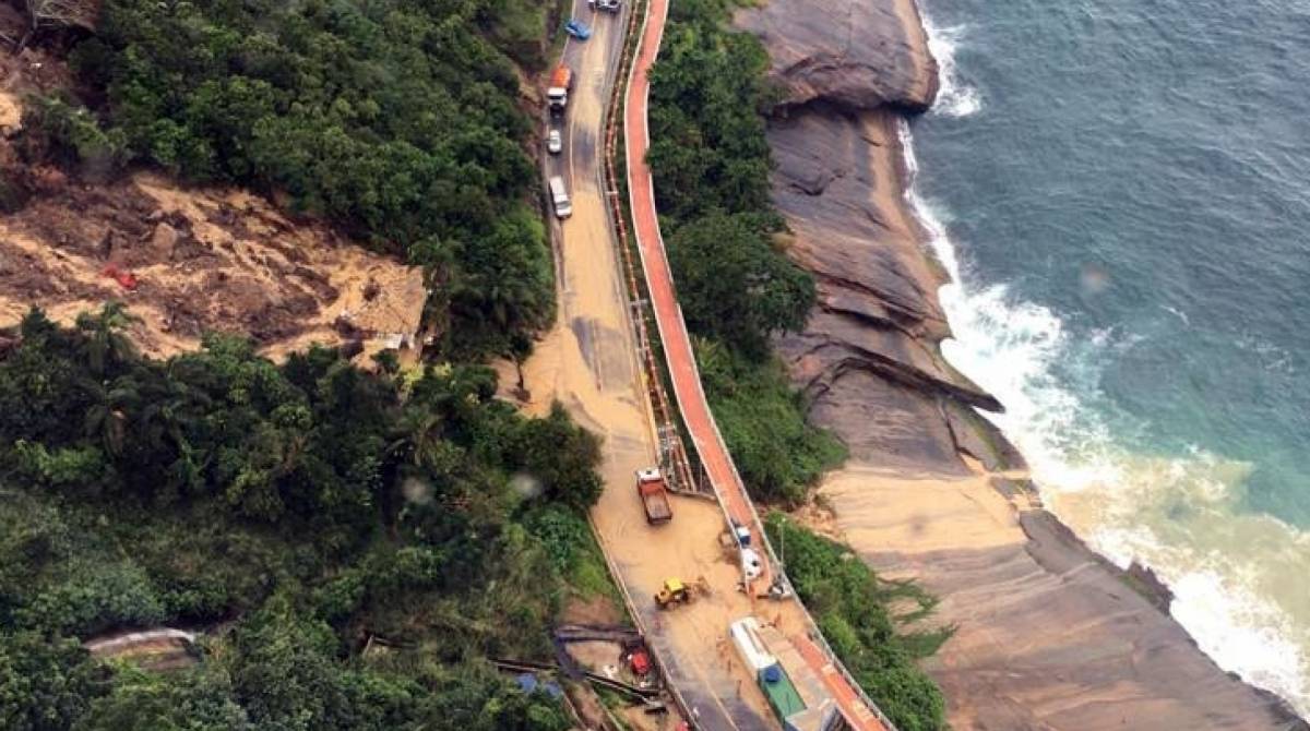 Deslizamento atingiu um grande trecho da via - BTN / COR