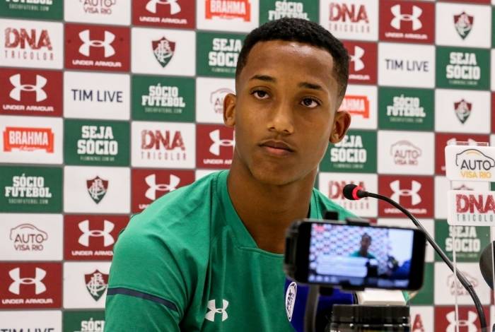 JÃ¡ negociado com o Watford, JoÃ£o Pedro busca conselhos com Richarlison para brilhar na Inglaterra: 'Falou para eu estudar inglÃªs'