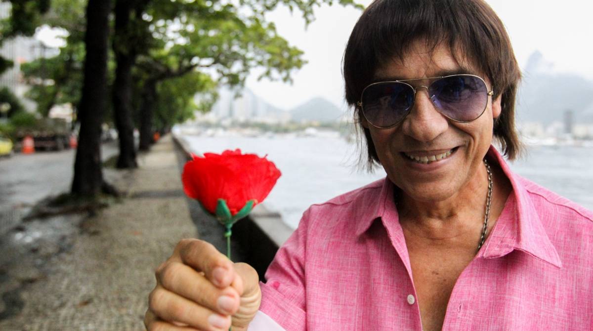 Rio de Janeiro (RJ), 17/05/2019, SOSIAS DE ARTISTAS - Carlos Evanney, sosia do cantor Roberto Carlos, Urca, zona sul do Rio de Janeiro.Foto: Armando Paiva / Ag&ecirc;ncia O Dia Sosias, Roberto Carlos, Rio de Janeiro