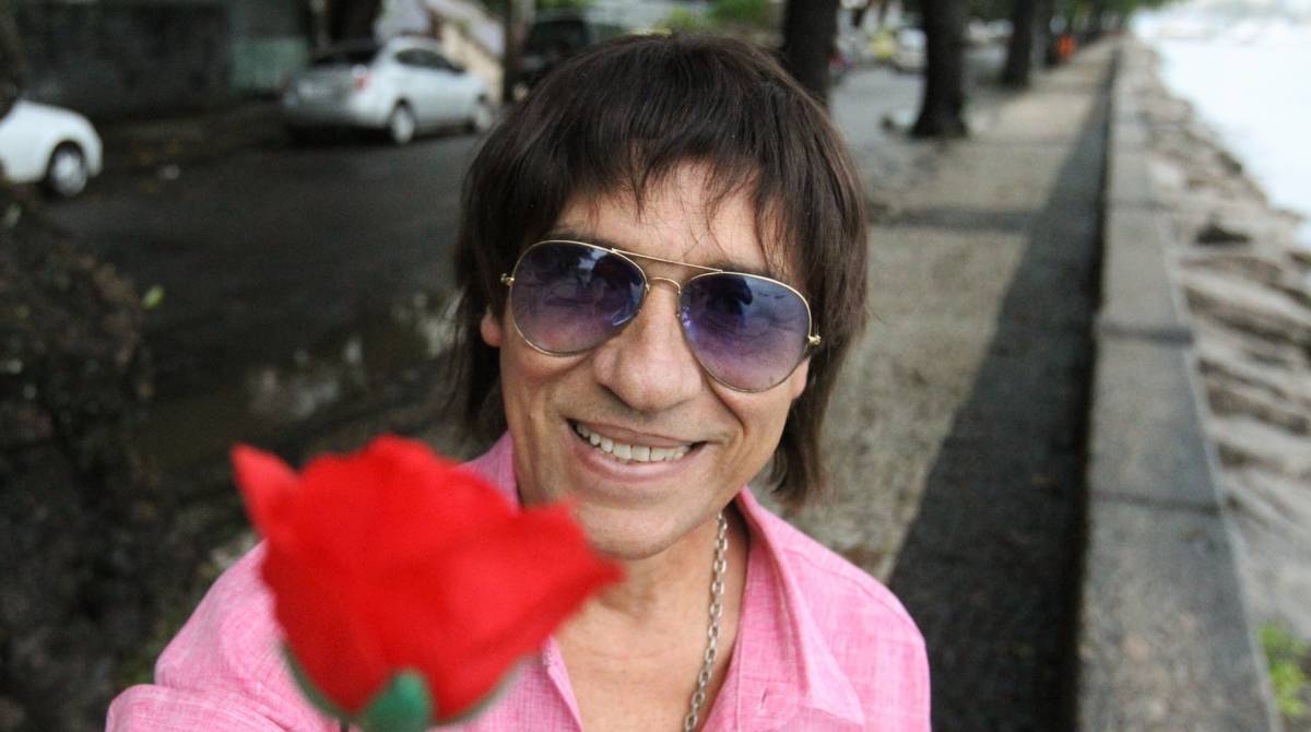 Rio de Janeiro (RJ), 17/05/2019, SOSIAS DE ARTISTAS - Carlos Evanney, sosia do cantor Roberto Carlos, Urca, zona sul do Rio de Janeiro.Foto: Armando Paiva / Agência O Dia Sosias, Roberto Carlos, Rio de Janeiro - Armando Paiva / Agência O Dia