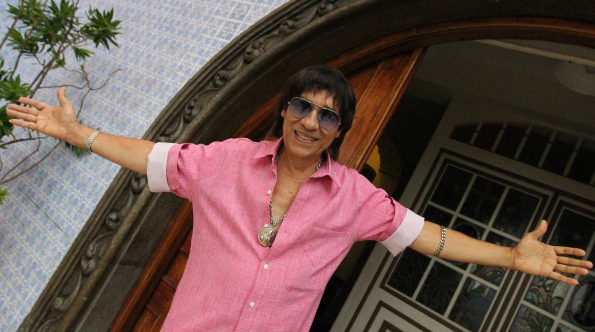 Rio de Janeiro (RJ), 17/05/2019, SOSIAS DE ARTISTAS - Carlos Evanney, sosia do cantor Roberto Carlos, Urca, zona sul do Rio de Janeiro.Foto: Armando Paiva / Agência O Dia Sosias, Roberto Carlos, Rio de Janeiro - Armando Paiva / Agência O Dia