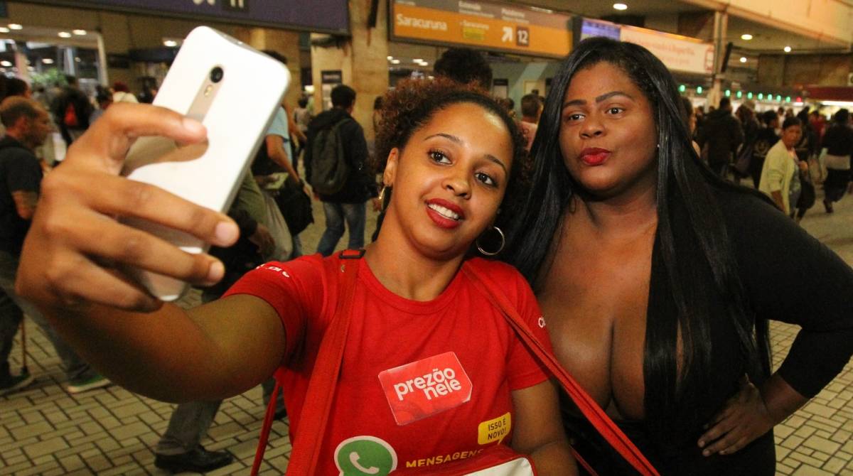 Rio de Janeiro (RJ), 17/05/2019, SOSIAS DE ARTISTAS - Joyce Cipriano, sosia da cantora Jojo Todynho, Urca, zona sul do Rio de Janeiro.Foto: Armando Paiva / Ag&ecirc;ncia O Dia Sosias, Jojo Todynho, Rio de Janeiro