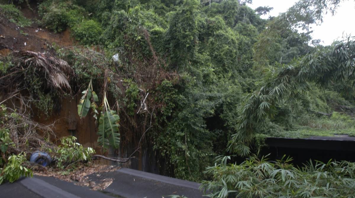 Rio de Janeiro - RJ  - 17/05/2019 - Desabamento - Desabamento de viga no Tunel Acustico, Gavea, zona sul do Rio  - na foto, deslizamento que provocou acidente no tunel Foto Reginaldo Pimenta / Agencia O Dia