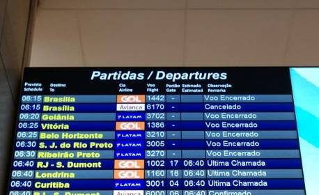Greve de pilotos e comissários atrasa pelo menos 19 voos pelo Brasil