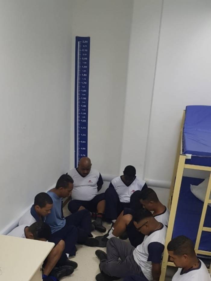 Faxineiros da Cidade da Polícia presos acusados de furtarem material apreendido 