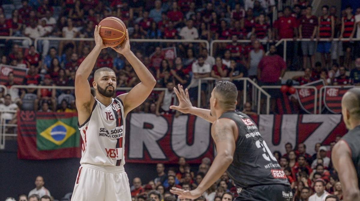 O ala-pivô Olivinha é um dos destaques do time rubro-negro no NBB - Marcelo Cortes/ Divulgação/ Flamengo
