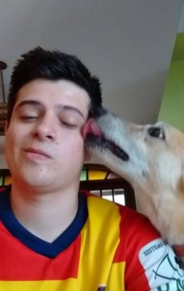 Cicero ganha um lambeijo da Mel - Arquivo Pessoal