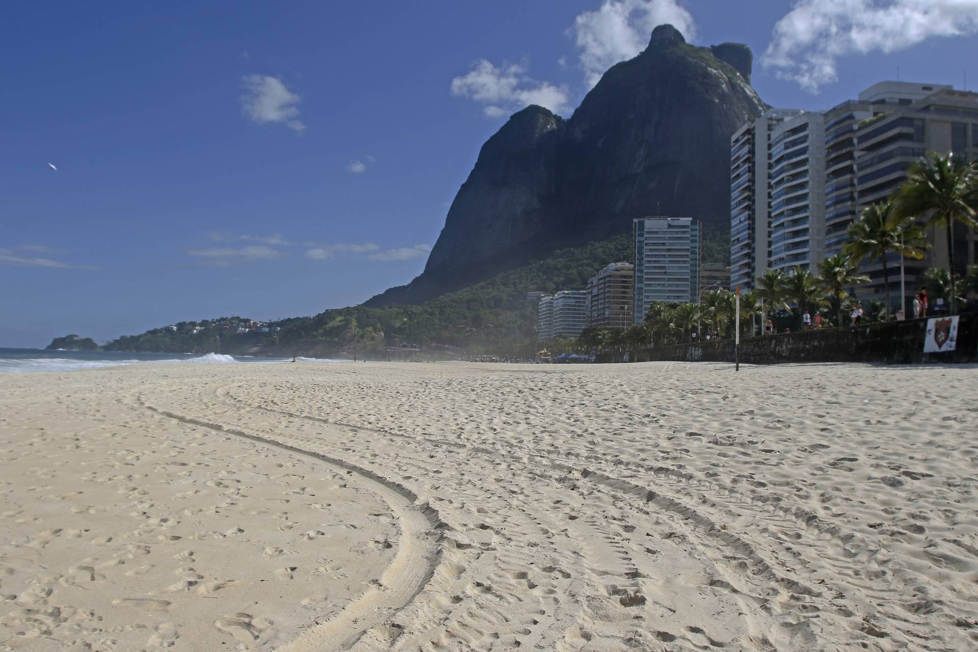 Rio de Janeiro - RJ  - 19/05/2019 - Movimentaçao em São Conrado - Locais com pouco movimento devido aos constantes deslizamentos na regiao - na foto, Praia de Sao Conrado, zona sul do Rio, com pouco movimento - Foto Reginaldo Pimenta / Agencia O Dia