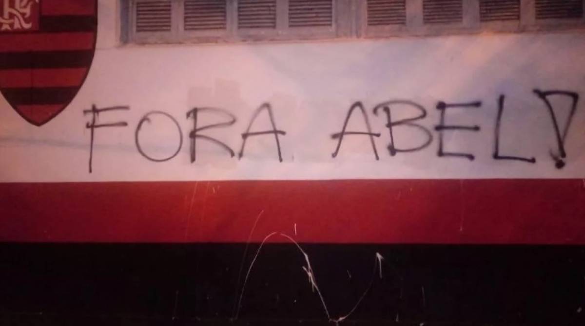 Muros da se do Flamengo foram pichados - FOTOS: Reprodu&ccedil;&atilde;o