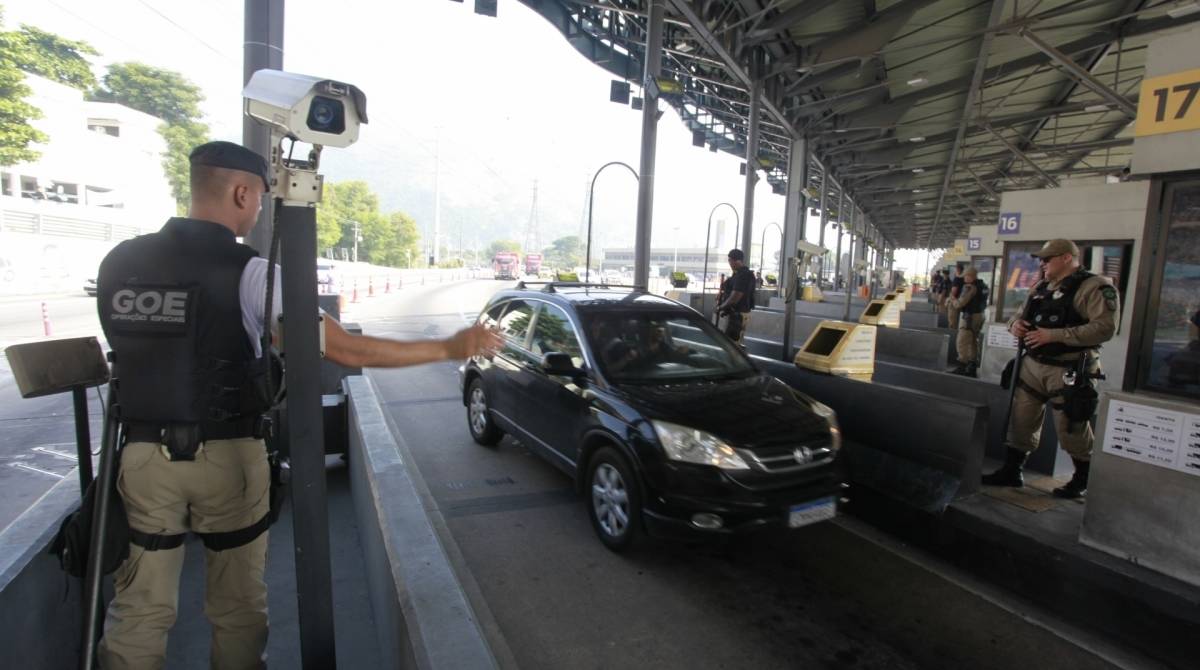 Apenas as cancelas do sentido Fundão foram levantadas