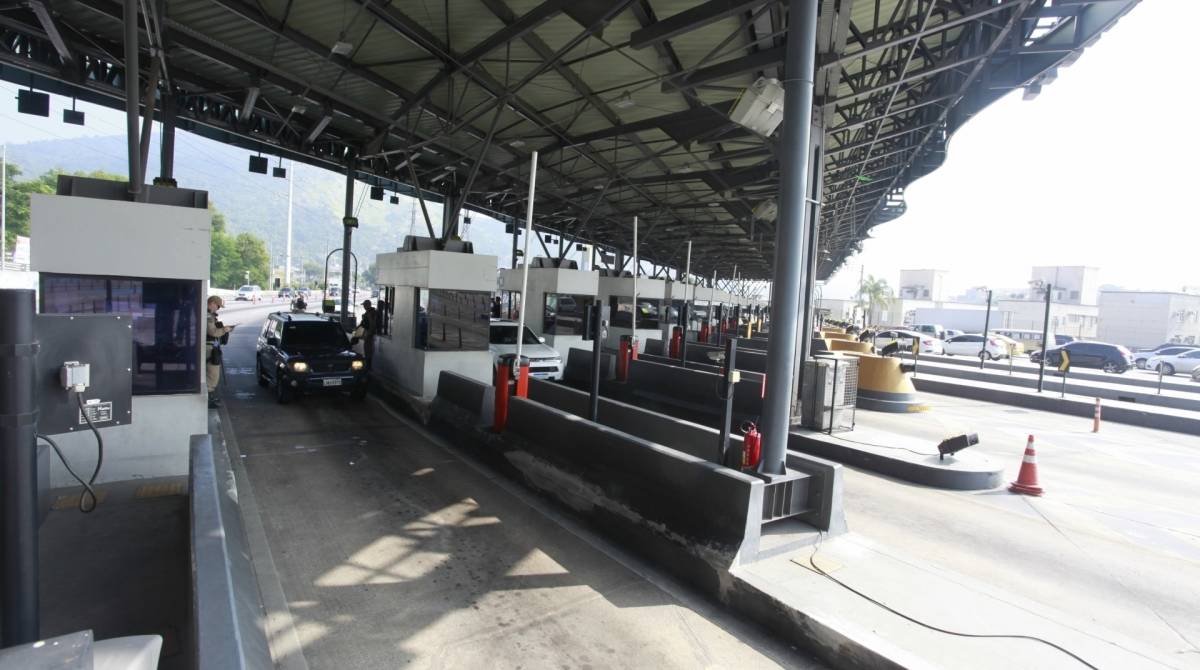 CobranÃ§a foi suspensa Ã s 9h40 desta terÃ§a-feira - Edvaldo Reis / Prefeitura do Rio