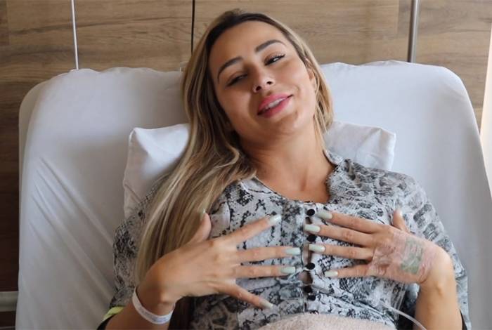 Letícia Santiago fala de cirurgia íntima: 'está roxinha'